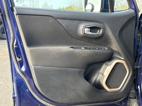 Used 2016 Jeep Renegade Latitude image 14