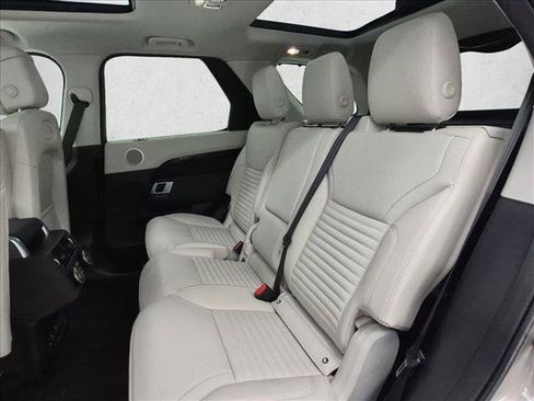 Certified 2025 Land Rover Discovery S AWD/4WD image 22