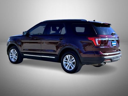 Used 2018 Ford Explorer XLT w/ Equipment Group 202A image 7
