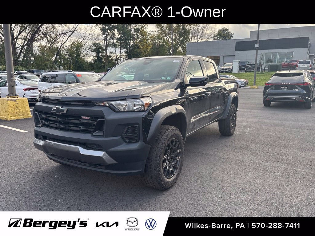 Used 2023 Chevrolet Colorado Trail Boss w/ Technology Package AWD/4WD image 3