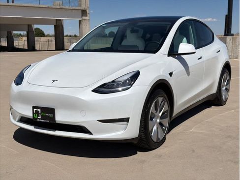 Used 2023 Tesla Model Y Long Range AWD/4WD image 3