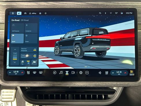 Used 2024 Rivian R1S Adventure AWD/4WD image 19