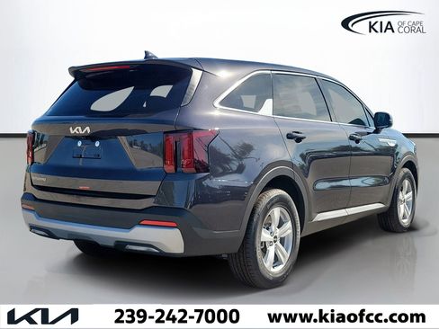New 2026 Kia Sorento LX FWD image 4