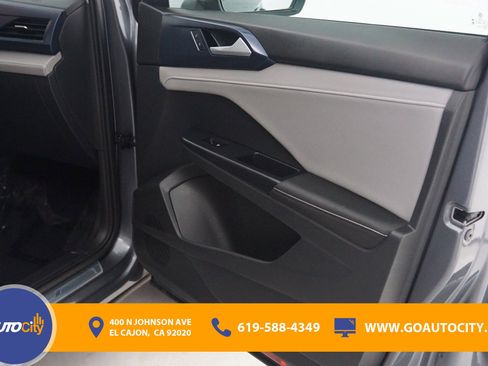 Used 2024 Volkswagen Taos SE image 16