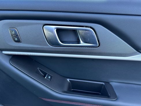 Certified 2025 Ford Explorer ST-Line w/ ST-Line Street Pack image 18