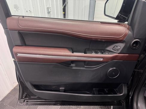Used 2022 Ford Expedition Max Limited image 11