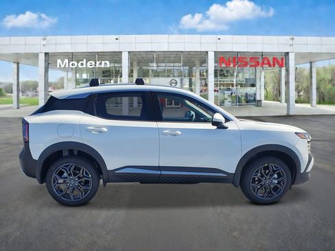 New 2026 Nissan Kicks SR w/ Cold Weather Package FWD image 6