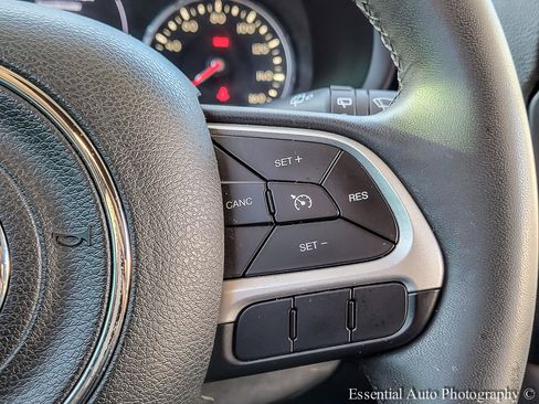 Used 2019 Jeep Renegade Latitude FWD image 14