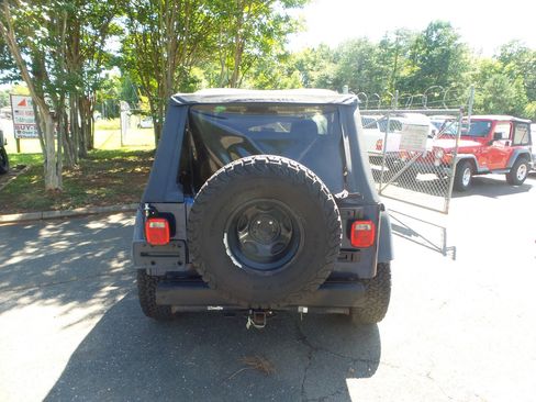 Used 2005 Jeep Wrangler Unlimited w/ Security Group image 16