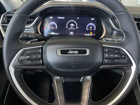 Used 2023 Jeep Grand Cherokee L Limited w/ Luxury Tech Group II AWD/4WD image 24