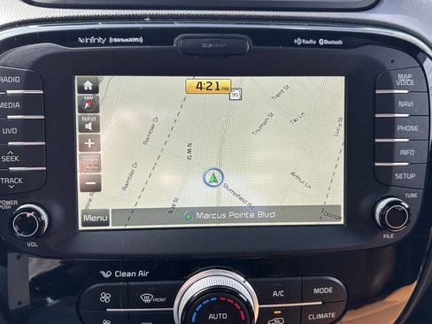 Used 2015 Kia Soul ! w/ Sun & Sound Package FWD image 12
