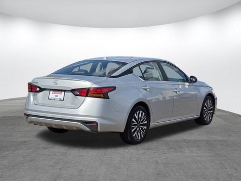 Used 2025 Nissan Altima 2.5 SV FWD image 4