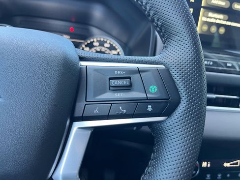 New 2025 Mitsubishi Outlander SE image 21