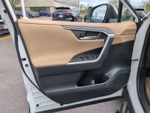 Used 2019 Toyota RAV4 Limited w/ Advanced Technology Package AWD/4WD image 15