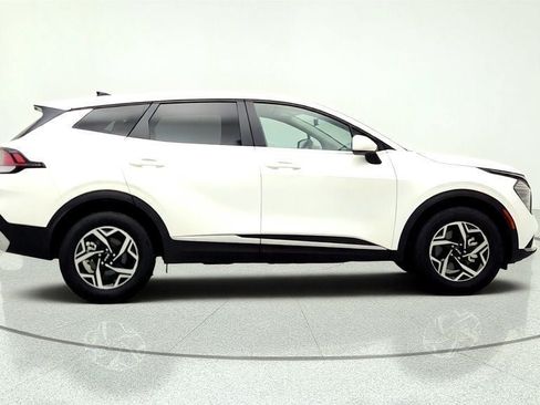 Used 2025 Kia Sportage LX FWD image 4
