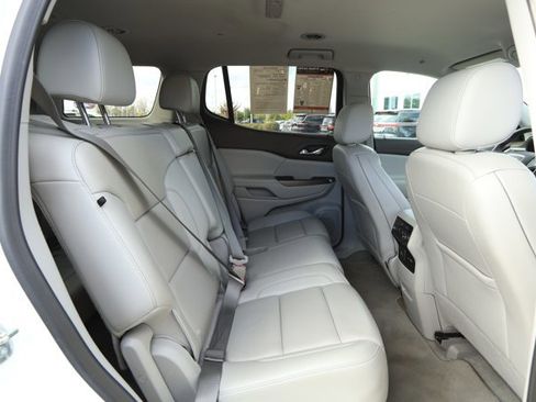 Used 2023 GMC Acadia SLT image 28