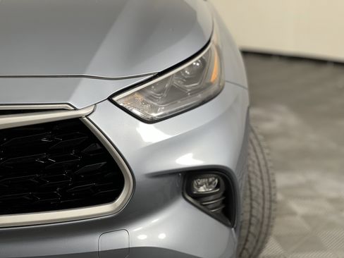 Used 2022 Toyota Highlander XLE image 7