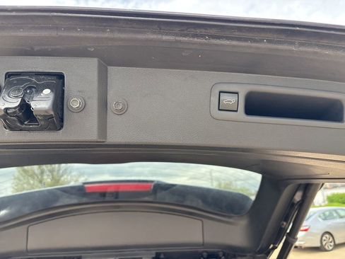 Used 2023 Toyota Highlander LE FWD image 24