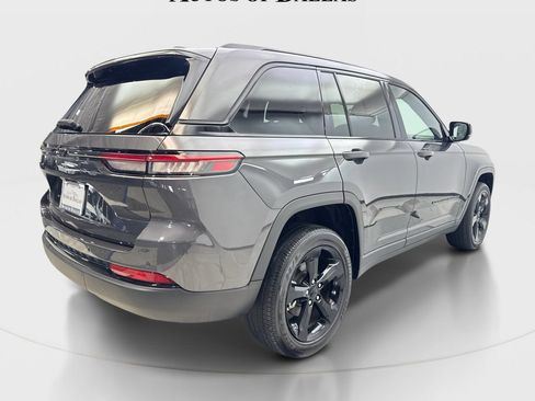 Used 2023 Jeep Grand Cherokee Altitude AWD/4WD image 6