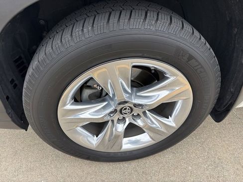 Used 2019 Toyota Highlander Limited image 2