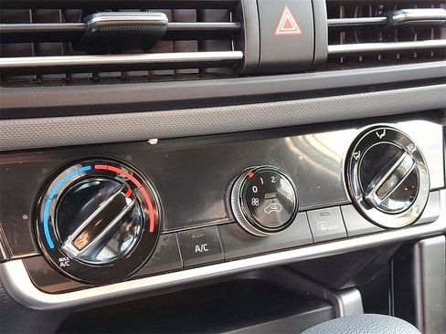 Used 2023 Kia Seltos LX image 16