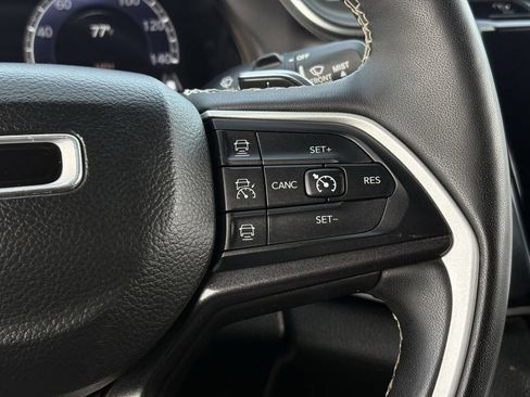 Used 2023 Jeep Grand Cherokee L Laredo image 18