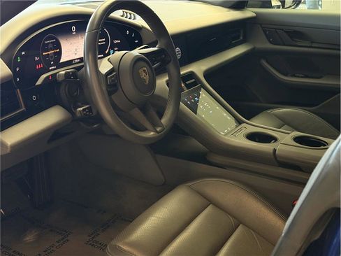 Used 2022 Porsche Taycan image 9