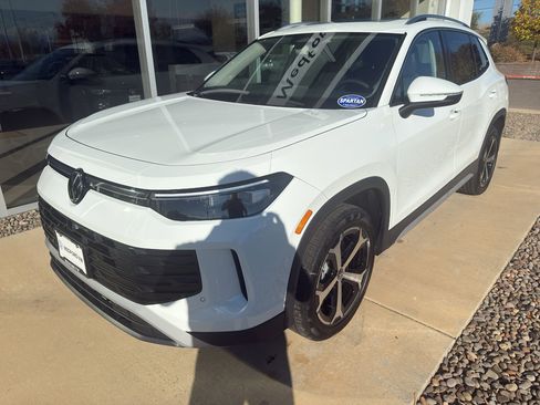 New 2026 Volkswagen Tiguan SE image 1