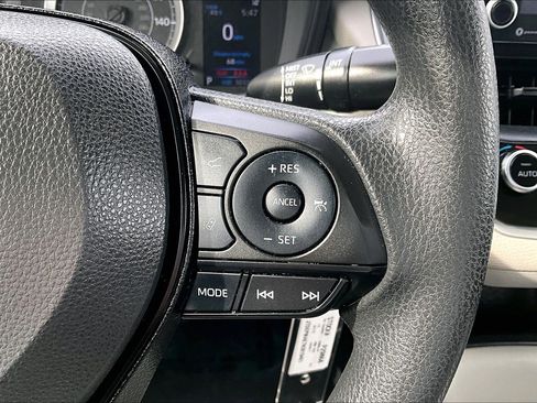 Used 2022 Toyota Corolla LE image 18