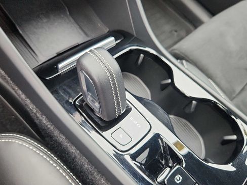 Certified 2022 Volvo XC40 T5 R-Design w/ Advanced Package AWD/4WD image 13