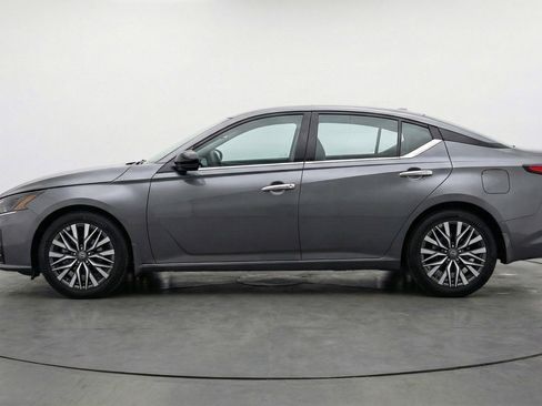 Used 2025 Nissan Altima 2.5 SV image 5