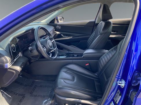 Used 2025 Hyundai Elantra Limited FWD image 9