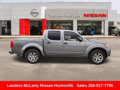 Used 2020 Nissan Frontier SV AWD/4WD image 2