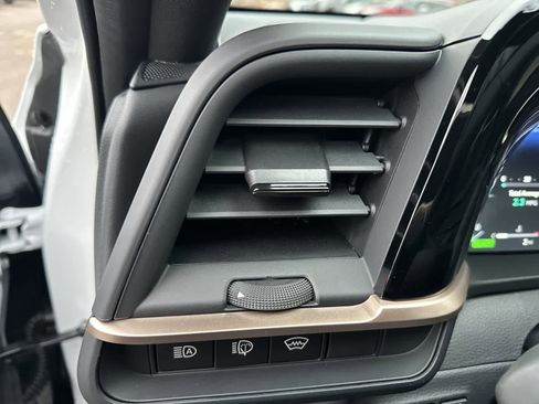 New 2026 Toyota Crown Signia Limited w/ Advanced Technology Package image 24