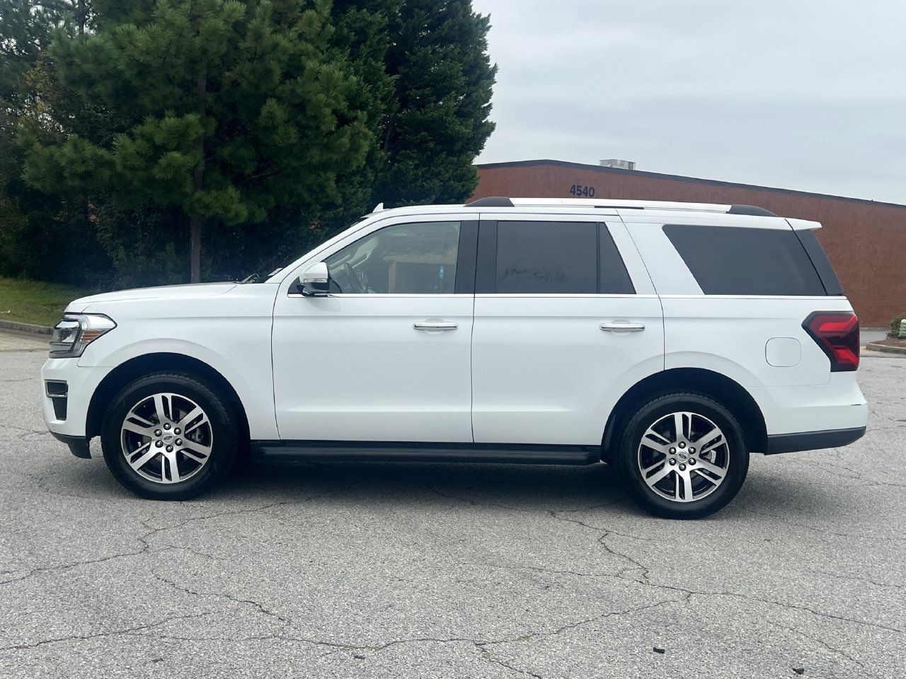 Used 2024 Ford Expedition Limited RWD image 27