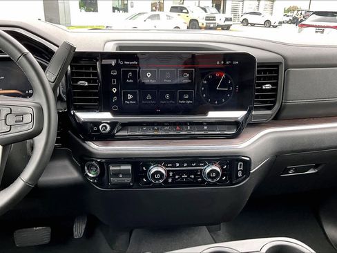 Used 2026 GMC Sierra 1500 SLT AWD/4WD image 7