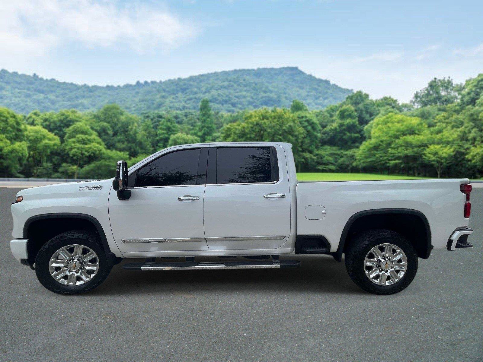 Used 2024 Chevrolet Silverado 2500 High Country w/ Technology Package AWD/4WD image 6