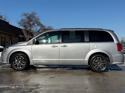 Used 2018 Dodge Grand Caravan GT FWD image 2