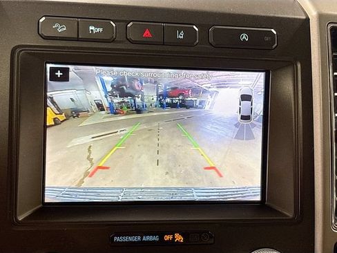 Used 2019 Ford Expedition XLT w/ Equipment Group 202A AWD/4WD image 13