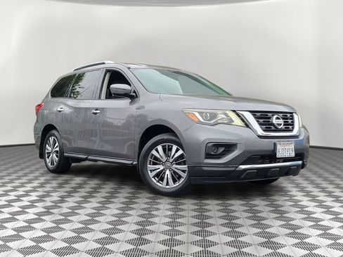 Used 2017 Nissan Pathfinder S FWD image 2