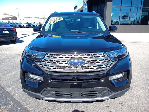 Used 2023 Ford Explorer Limited image 3