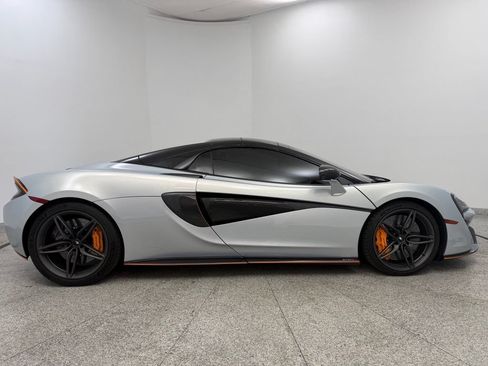 Used 2019 McLaren 570S Spider RWD image 9