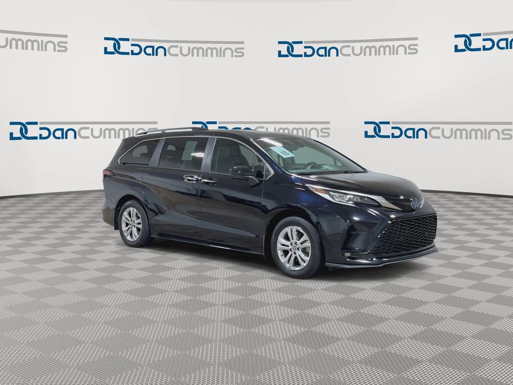 Used 2023 Toyota Sienna XSE w/ XSE Plus Package AWD/4WD image 2