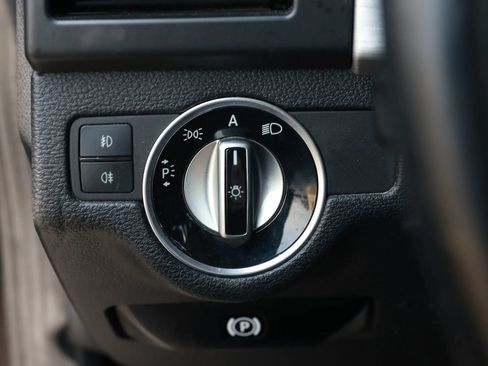Used 2011 Mercedes-Benz GLK 350 2WD image 46
