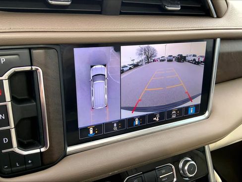 Used 2021 GMC Yukon XL Denali w/ Denali Premium Package image 26