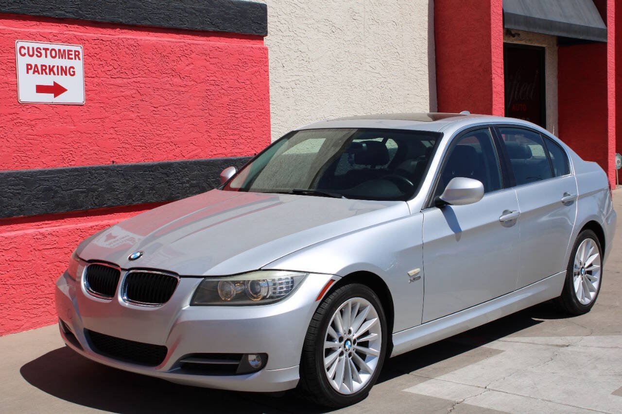 Used 2011 BMW 335i xDrive Sedan AWD/4WD image 4