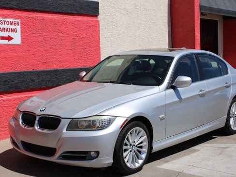 Used 2011 BMW 335i xDrive Sedan AWD/4WD image 4