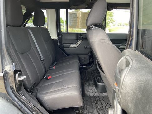 Used 2018 Jeep Wrangler Unlimited Sport AWD/4WD image 19