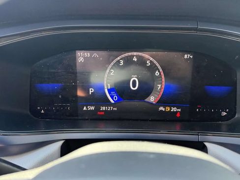 Used 2023 Volkswagen Taos SE w/ Panoramic Sunroof Package AWD/4WD image 27
