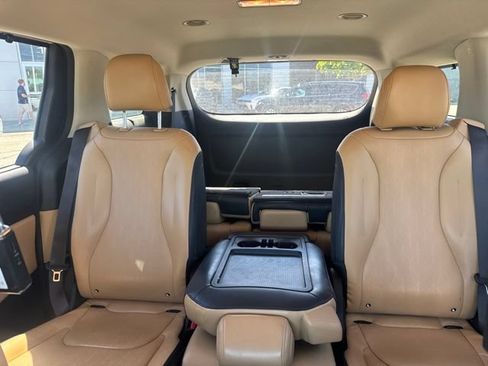 Used 2022 Kia Carnival EX FWD image 17